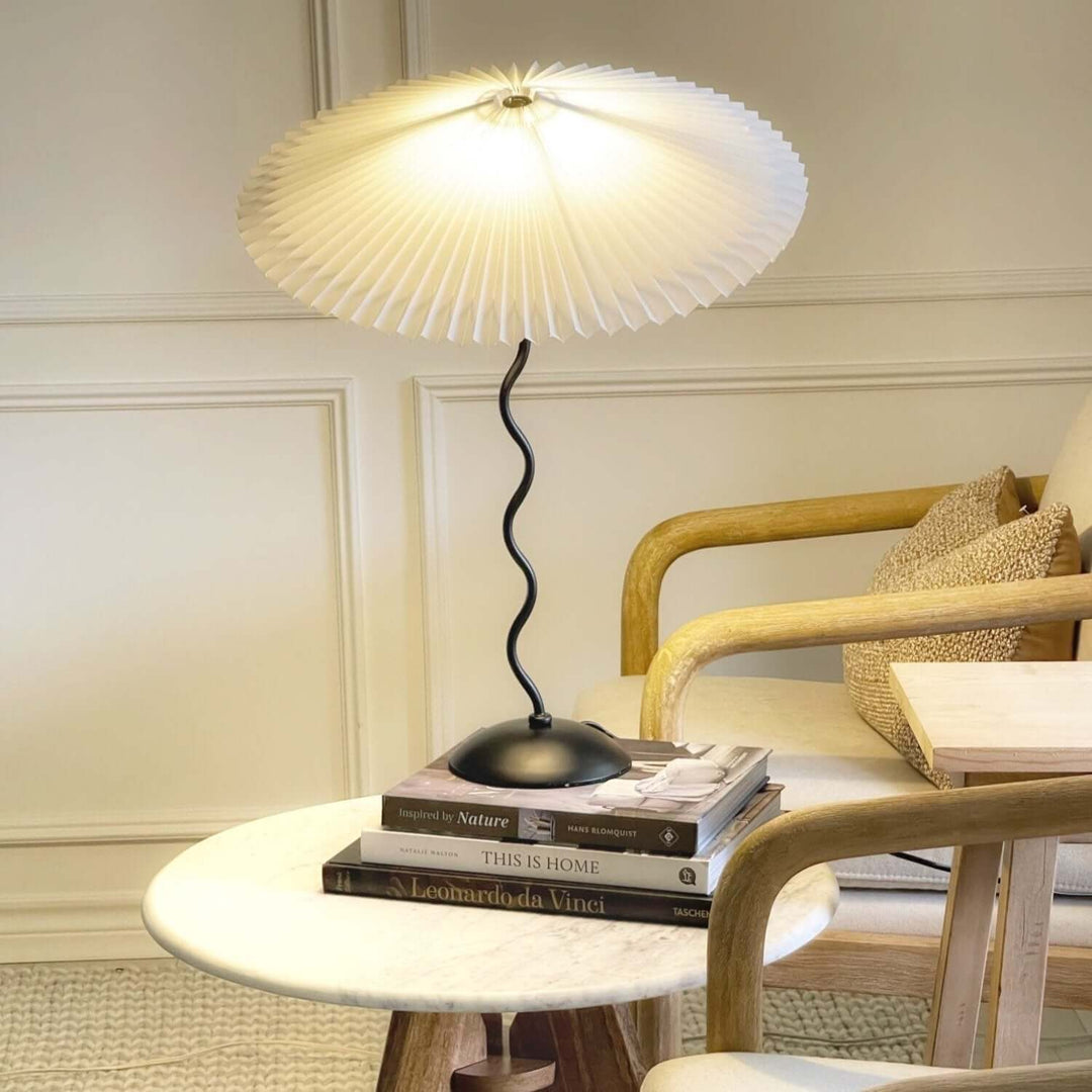 Buet skrivebordslampe
