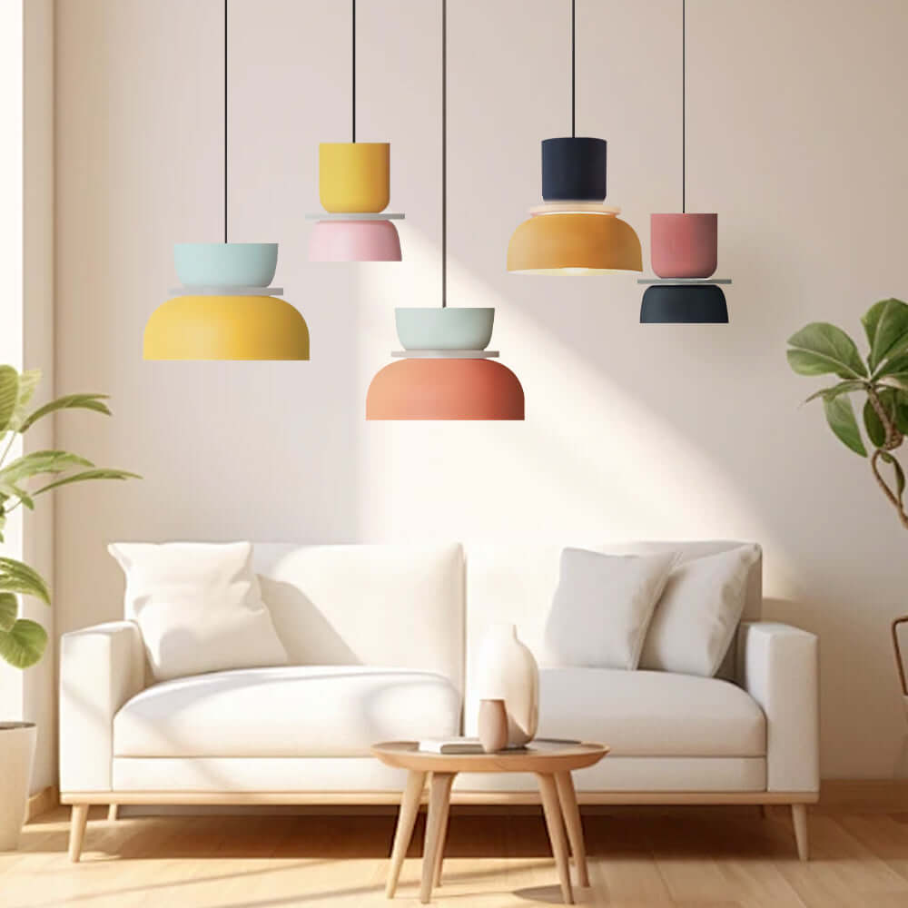 Moderne loftlampe i farveblokke med nordisk design