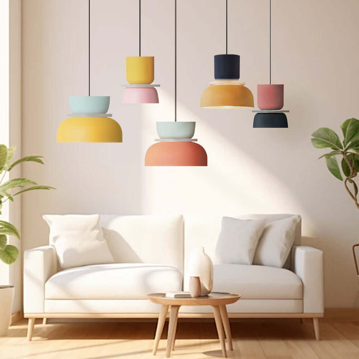 Moderne loftlampe i farveblokke med nordisk design