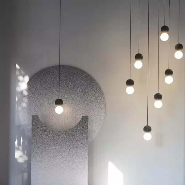 Moderne loftslampe med betonmønster og glas