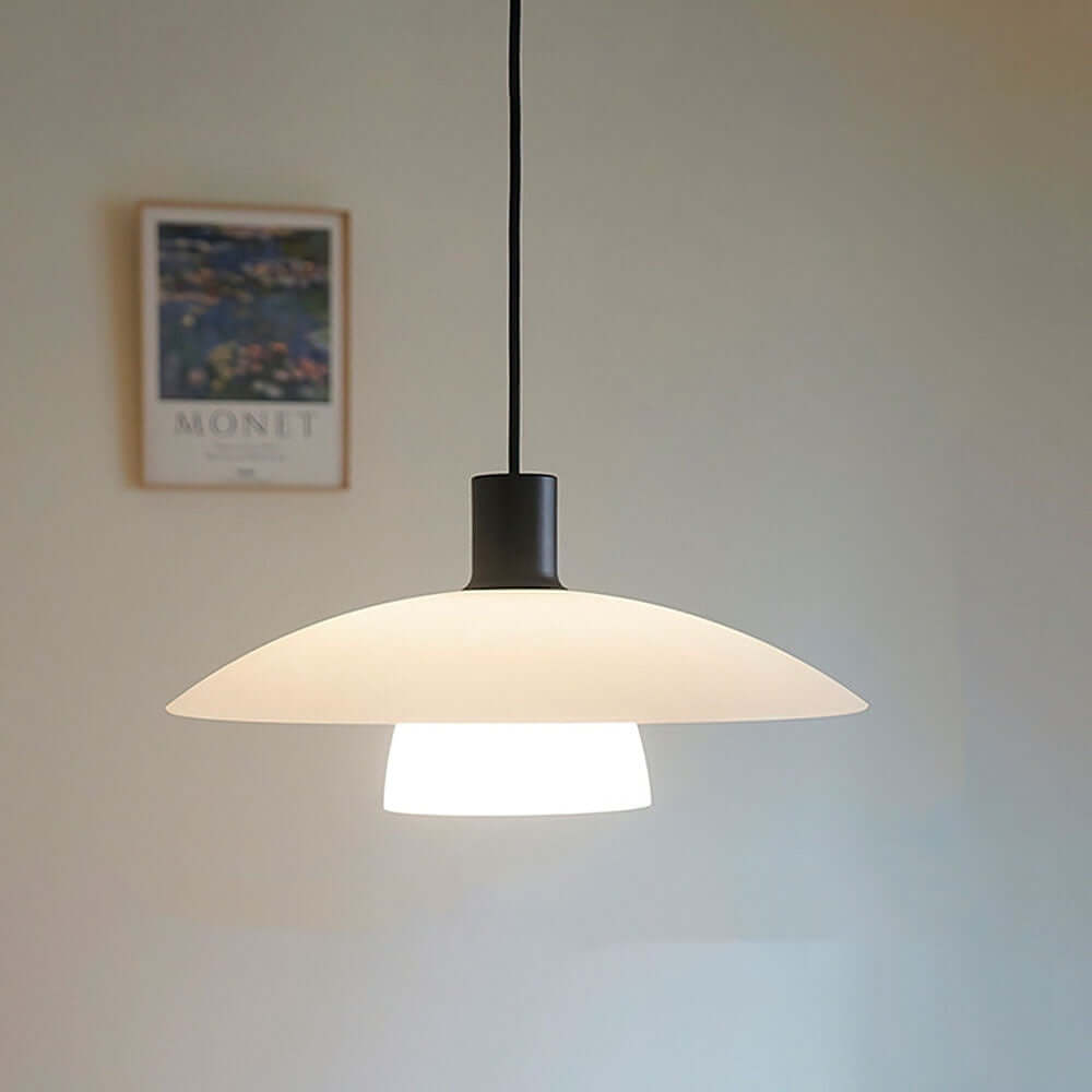 Moderne glaslampe til loftet med hvid glasarmatur