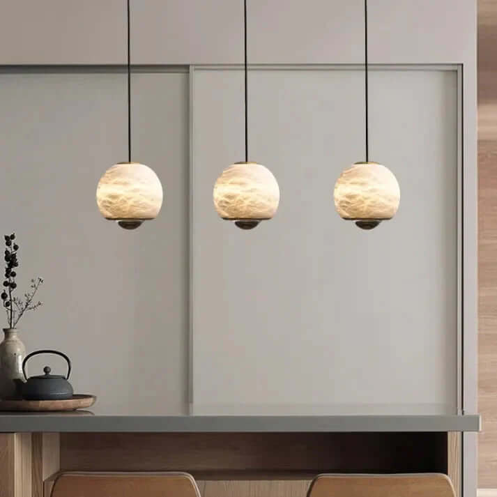 Moderne marmor- og alabast pendellampe, kugleformet design, nordisk stil