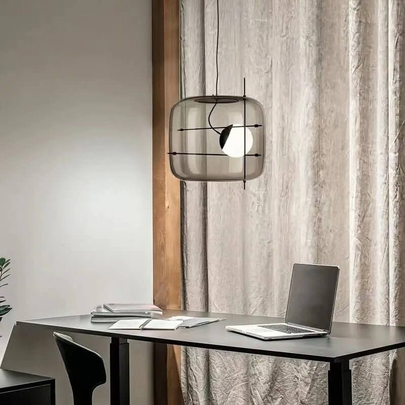 Detalje af den justerbare kabel på den moderne glas pendel