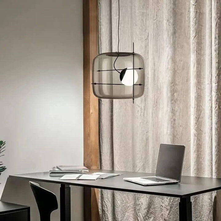 Detalje af den justerbare kabel på den moderne glas pendel