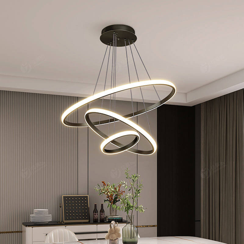 Moderne loftlampe med 3 ringe i sort