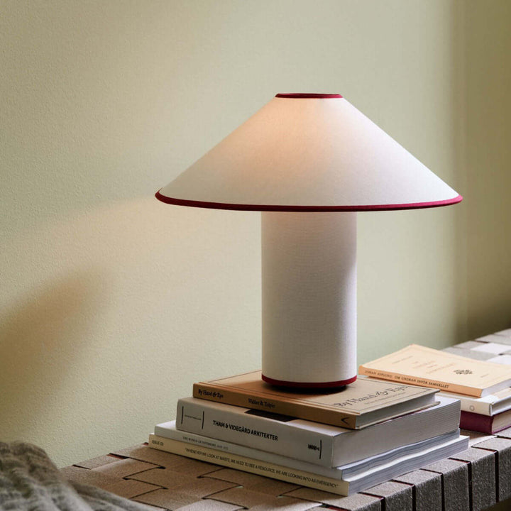 Detalje af moderne bordlampe