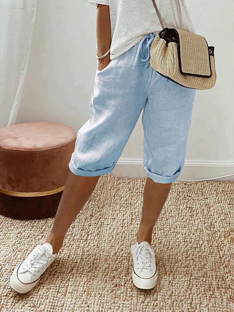 Cropped dame Bermuda shorts i hør med snørebånd. Åndbare, lette sommershorts for stilfuld og afslappet komfort.