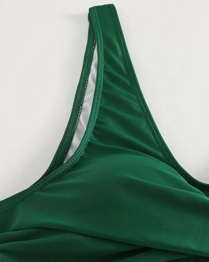 Shaping dame bikini sæt med høj talje. Justerbar pasform og elegant design til kvinders badetøj.