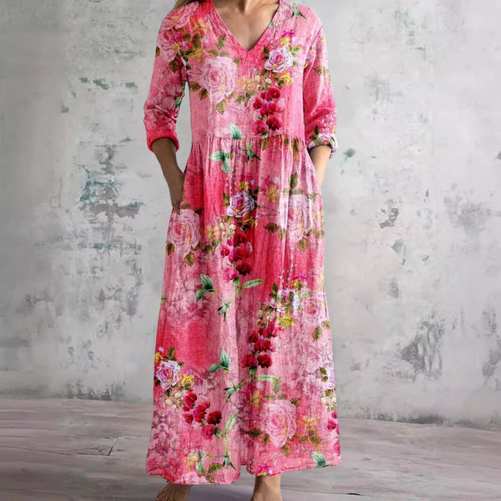 Printet V-hals maxikjole til kvinder med farverigt blomsterdesign. Luftig og bekvem sommerkjole.