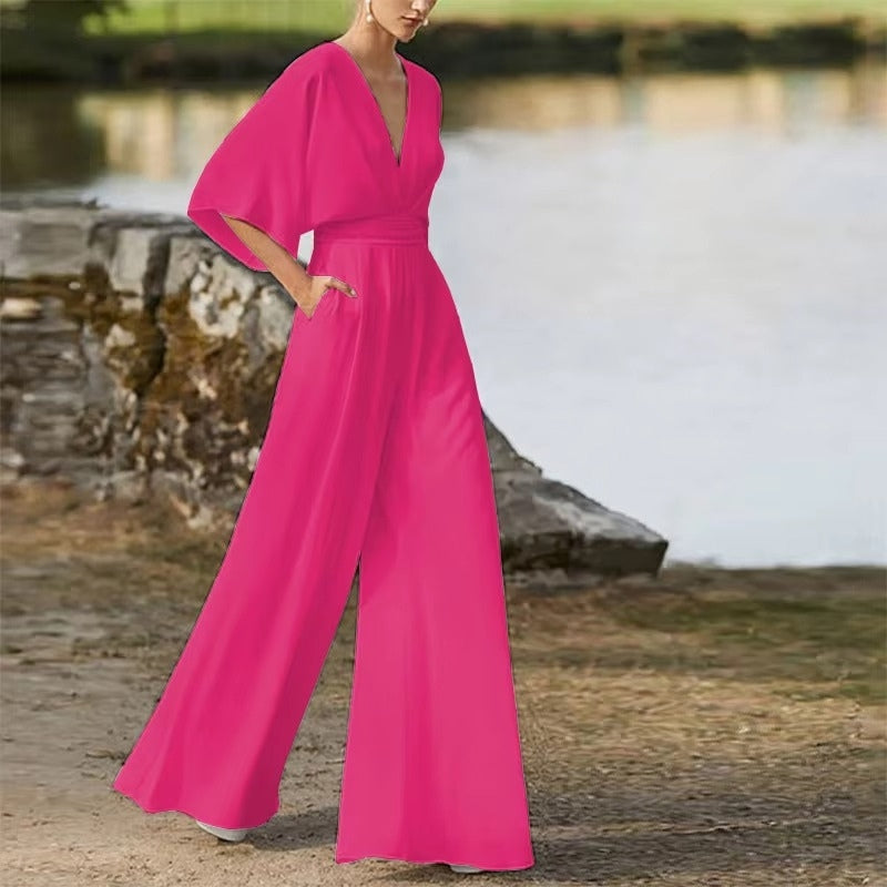 Casual damejumpsuit i farverigt design med v-hals og løs pasform, korte ærmer til mode.