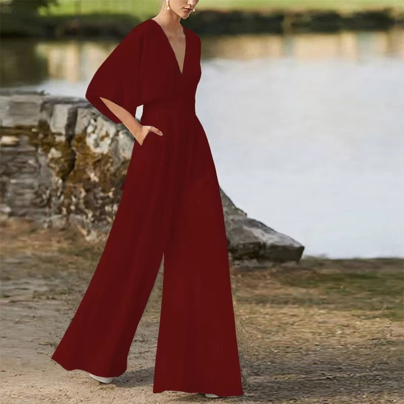 Dame jumpsuit med v-hals, løs pasform, korte ærmer, perfekt til hverdags mode og komfort.