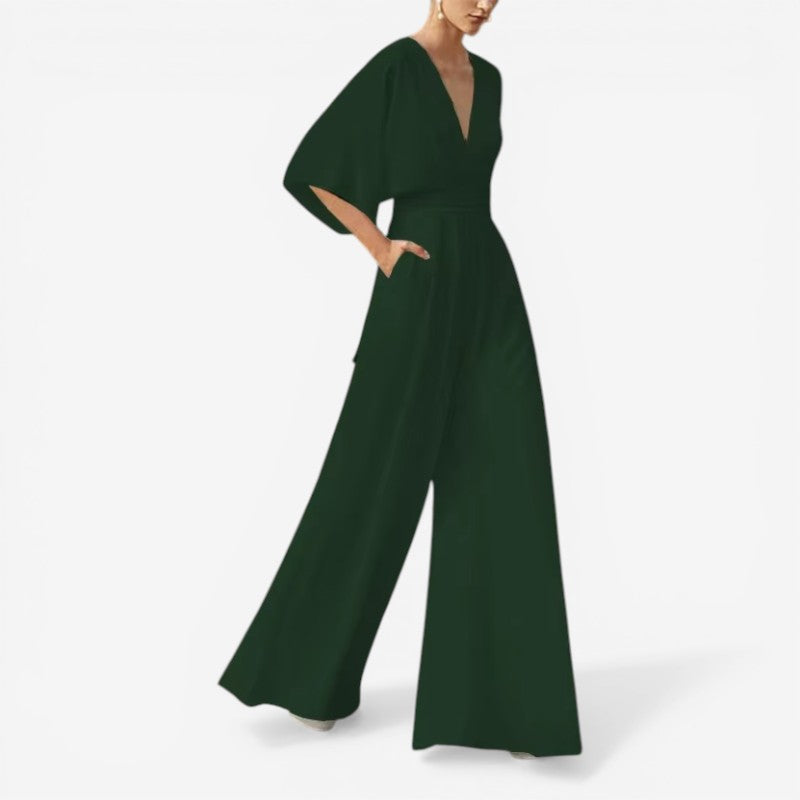 Elegant dame jumpsuit i løs pasform med v-hals, ideel til mode og en afslappet hverdag.