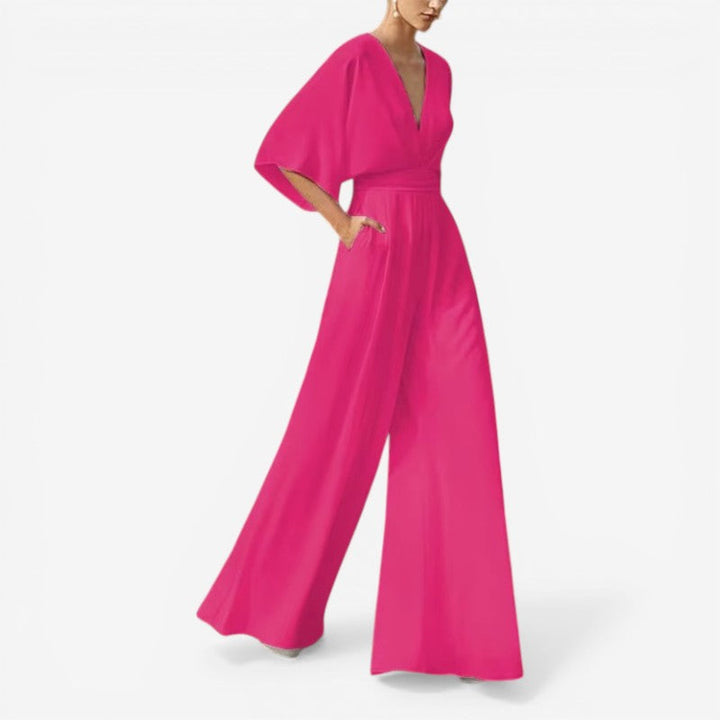 Moderigtig damejumpsuit med v-hals, løs pasform for komfort og stil til enhver anledning.