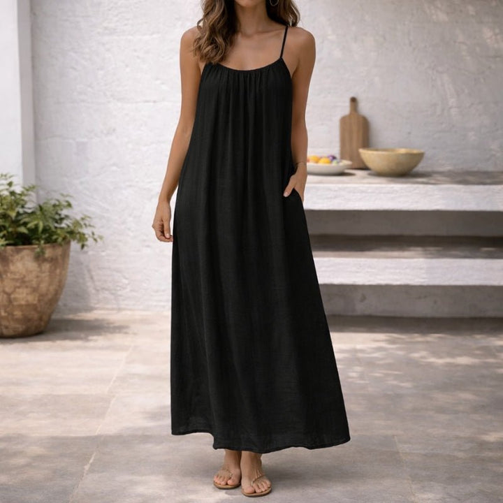 Elegant, løstsiddende sommer maxikjole til damer med tynde stropper og funktionelle lommer.
