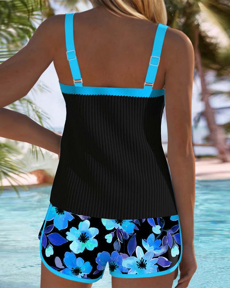 Dette damebadetøj i tankini sæt med mavekontrol og ribbet finish er både behageligt og chic.