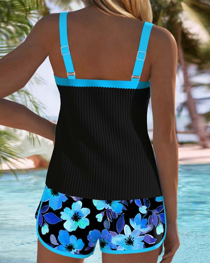 Dette damebadetøj i tankini sæt med mavekontrol og ribbet finish er både behageligt og chic.