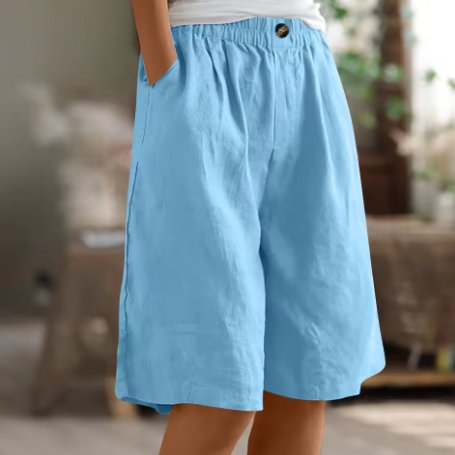 Bagside af afslappede dameshorts med diskrete lommer, perfekt til sommerkomfort.