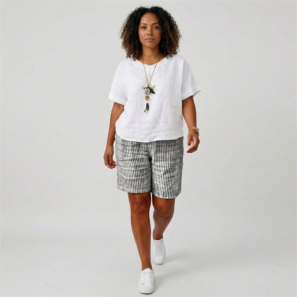 Letvægts stribede dame shorts med elastisk talje og behagelig pasform. Ideel til sommer og fritid.