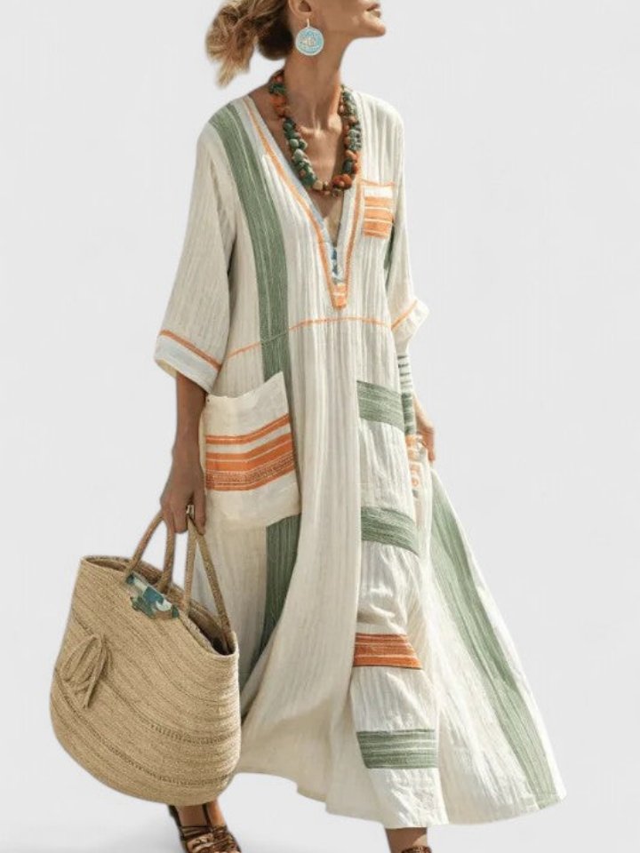 Stribet V-hals maxikjole i linnedlook, en must-have bohokjole til sommer og ferie.