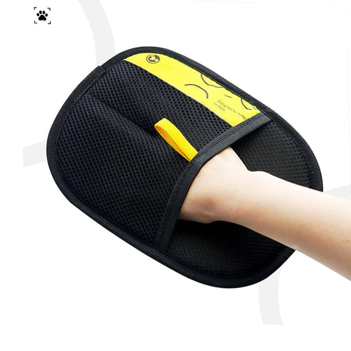 Effektiv dyreplejehandske til at fjerne løse hår. Perfekt børste og pelsfjerner til din hund eller kat.