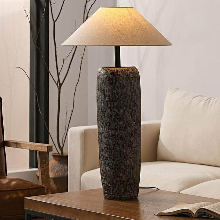 Vintage gulvlampe med varm atmosfære