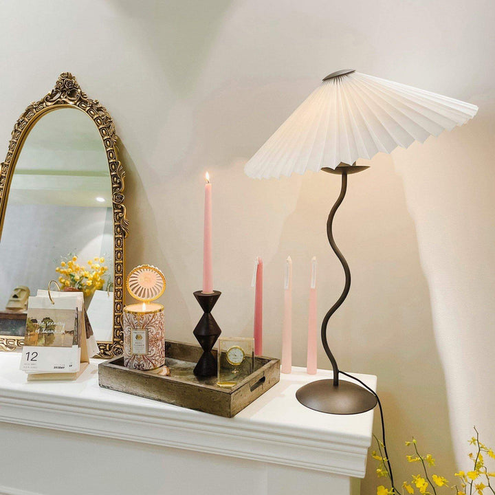 Buet skrivebordslampe