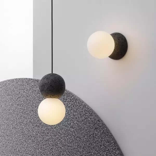 Moderne loftslampe med betonmønster og glas