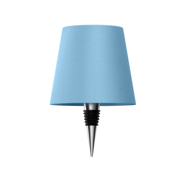 EcoGlow LED bordlampe i køkken. Bæredygtig, trådløs flaskelampe giver funktionel belysning.