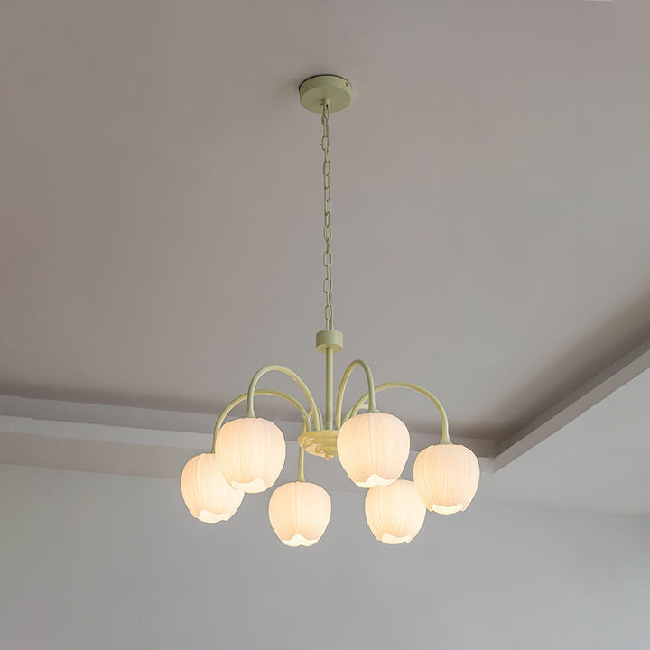 Moderne loftlampe i matcha-stil i et soveværelse