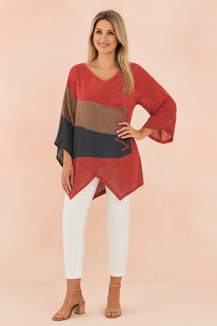 Elegant asymmetrisk dame tunika med V-hals, afslappet pasform og moderne farveblok. Perfekt sommertunika.