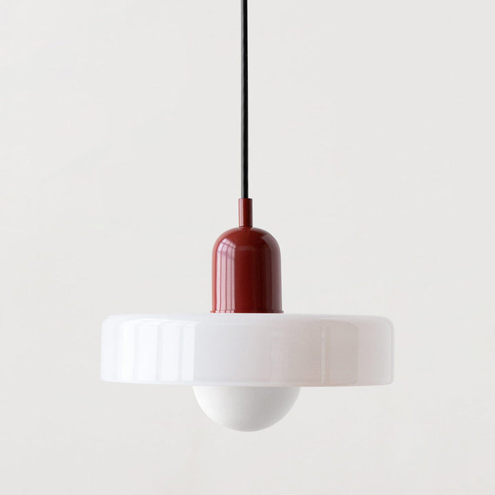 Unik designlampe: Bauhaus pendellampe med farvet glas. Skaber stilfuld belysning.