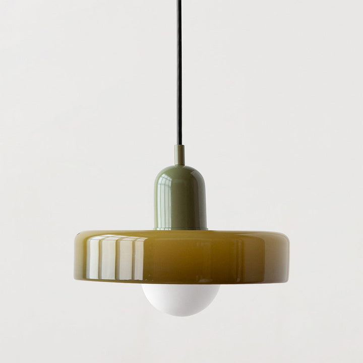 Detalje af ophænget til Bauhaus pendellampen i farvet glas. Robust og elegant.