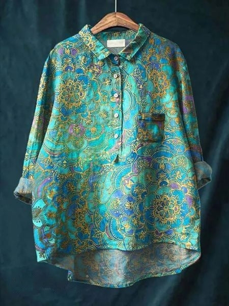 Let og luftig sommerbluse, blomstret og langærmet for elegant stil og komfort.