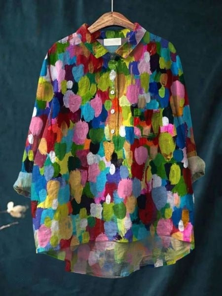 Elegant forårsbluse med mønster, skaber et friskt og moderne look for kvinder.