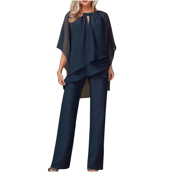 Elegant dame festdragtsæt i chiffon med asymmetrisk snit og flagermusærmer, perfekt til galla eller bryllup.