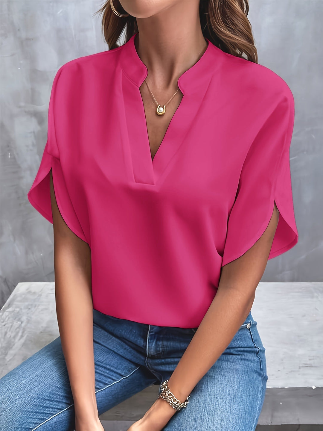 Elegant forårsbluse for kvinder. Stilfuld damebluse, let og luftig. Perfekt komfortabel til varme dage.