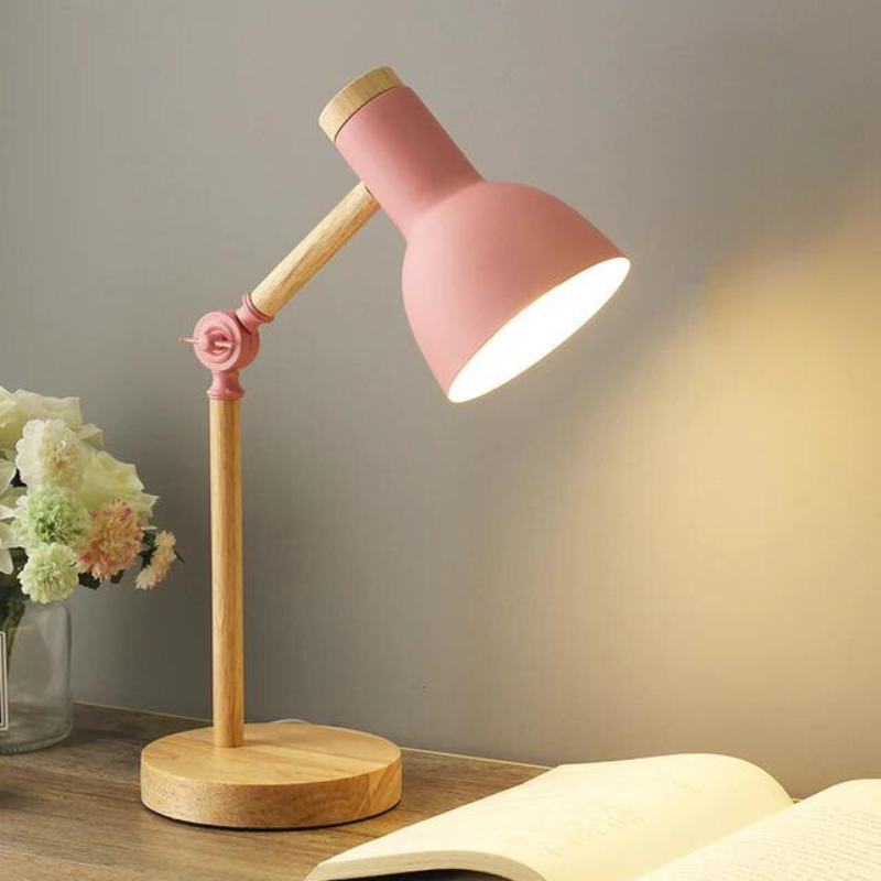 Moderne design bordlampe med foldbar funktion og indirekte LED lys. Skaber elegant stemning i ethvert hjem.