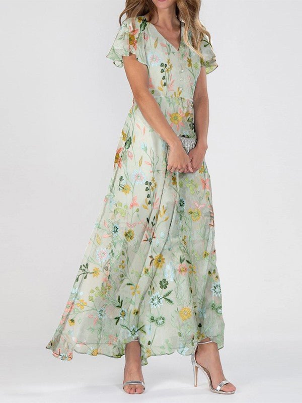 Elegant grøn maxikjole til dame med v-hals og smukt blomsterprint, perfekt som sommer- eller festkjole.