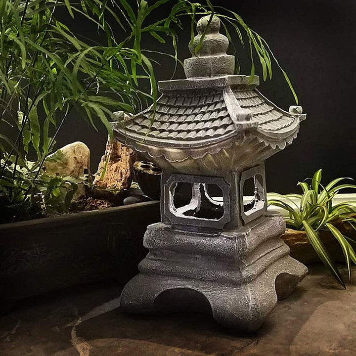 Miljøvenlig solcelle havelanterne i japansk design. Bæredygtig udendørsbelysning med automatisk tænd/sluk.