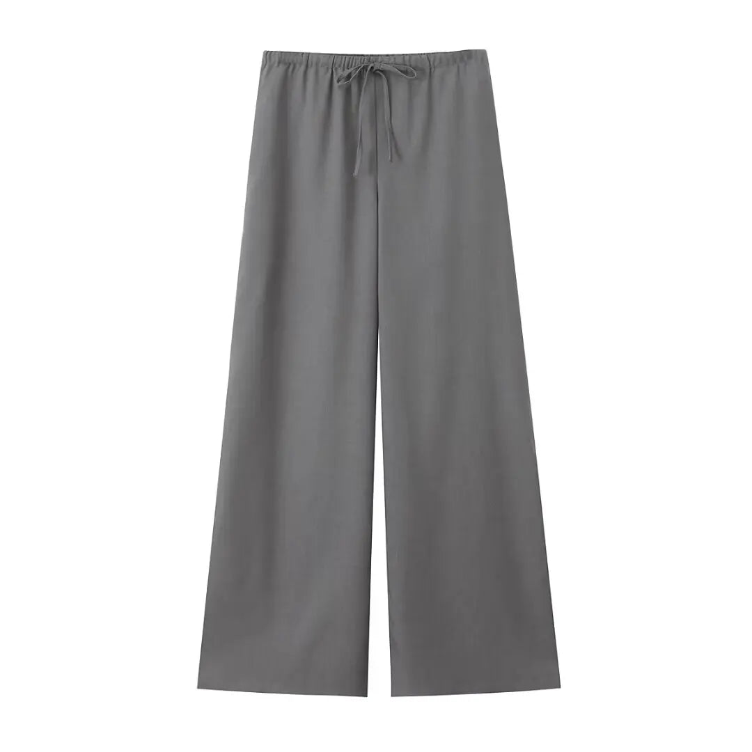 Komfortabelt kvindersæt med vide ben bukser, perfekt til en moderne hverdagslook.