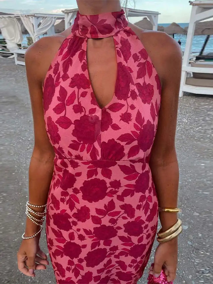 Elegant lang halterneck sommerkjole til kvinder. Med blomsterprint, perfekt til fest og afslappet sommerstil.