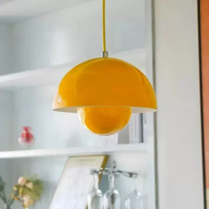 Nordisk designlampe. En elegant løsning for stilfuld og effektiv rumbelysning i hjemmet.