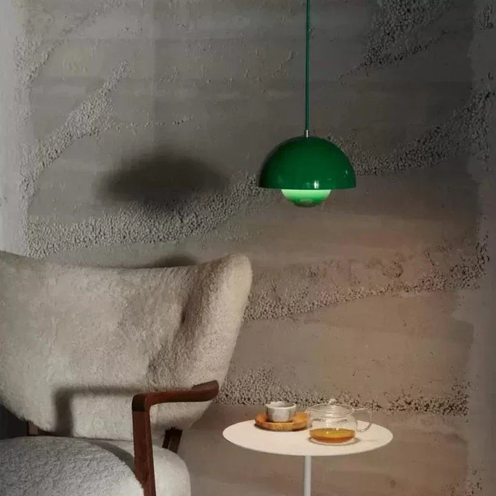 Skandinavisk belysning. Elegant loftlampe for moderne hjemmeindretning og stemningslys.