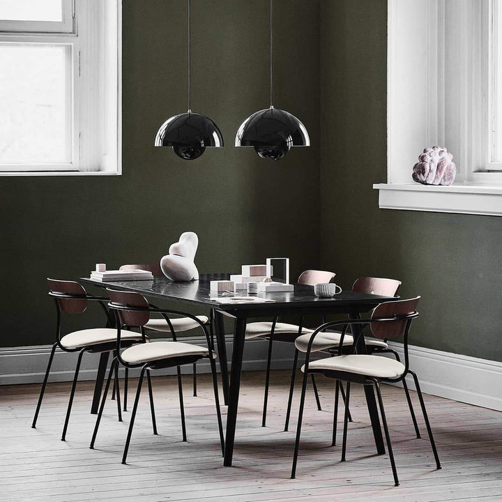 Designloftlampe i skandinavisk stil. Skaber stemningsfuldt lys og forbedrer hjemmeindretning.