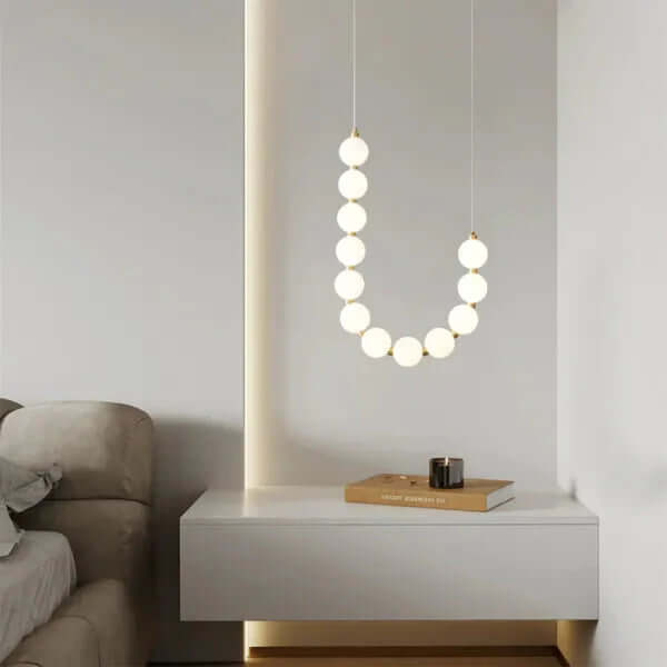 Moderne perle-pendellampe i hvid