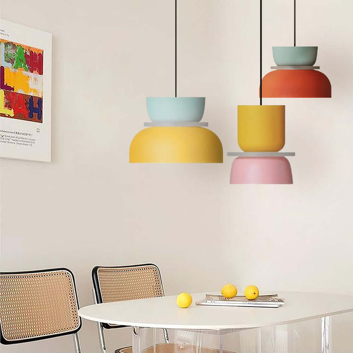 Moderne loftlampe i farveblokke med nordisk design
