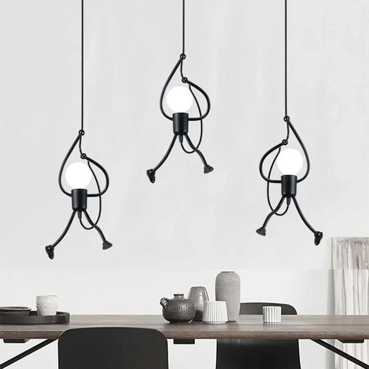 Sjov pendel lampe med dukkedesign