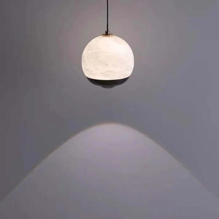 Moderne marmor- og alabast pendellampe, kugleformet design, nordisk stil