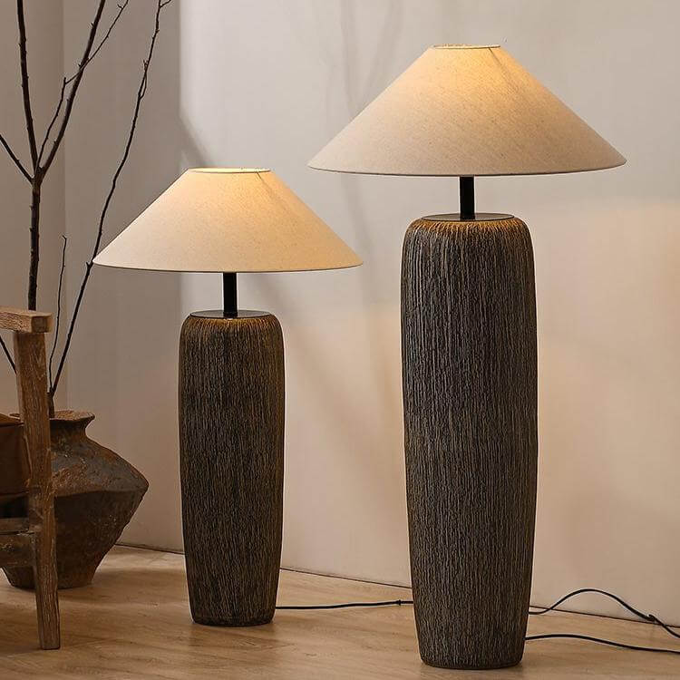 Vintage gulvlampe med varm atmosfære