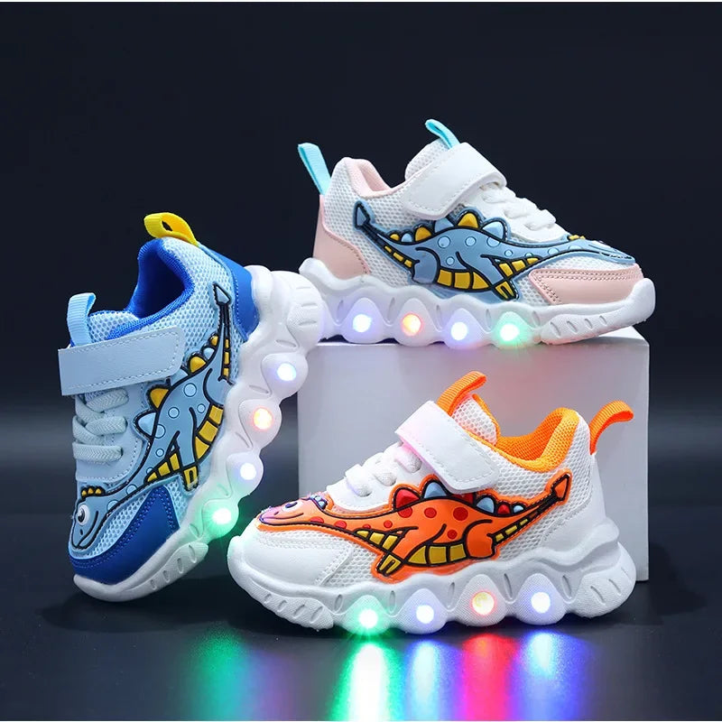 Trendy børnesneakers med farverige LED-lys og velcro-remme. Designet til komfort og aktiv leg.
